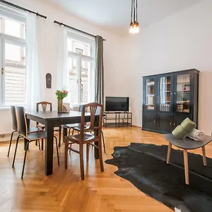 https://grand-soho-ii-apartment.vienna-besthotels.com
